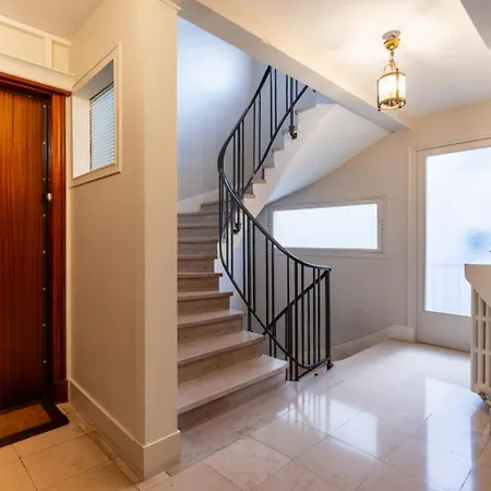 Lägenhet Spacious 3bd Family Auteuil *